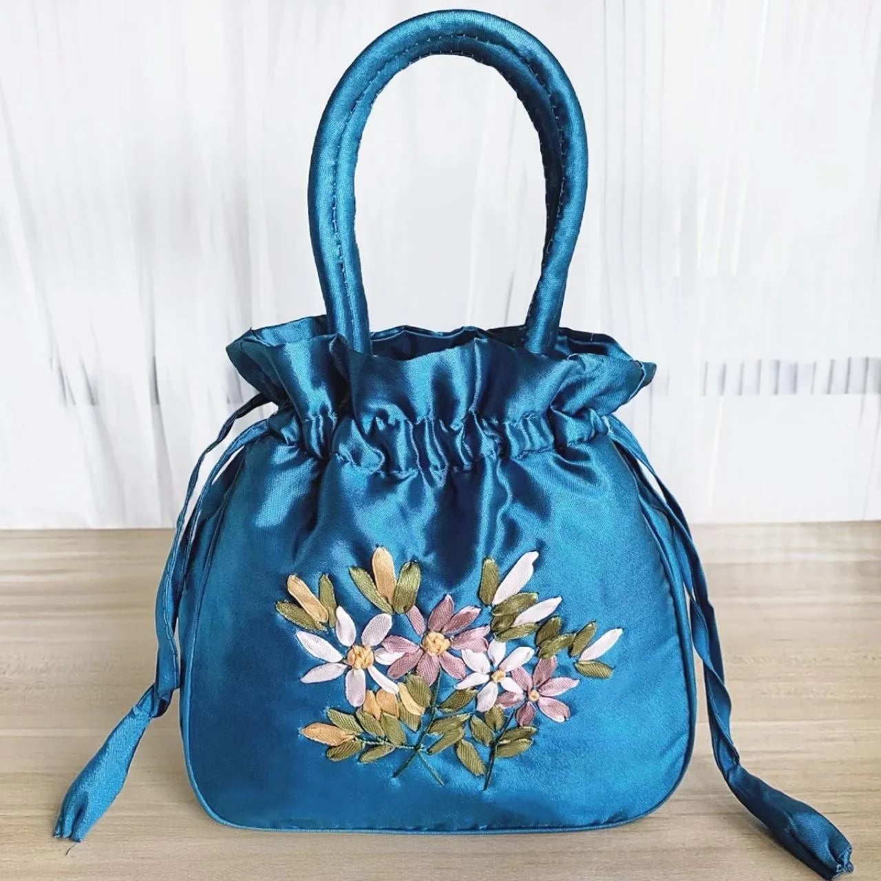 Portable Top-Handle Bags Women Flower Embroidered Silk Mini Potli Bag Chinese Style Females Handbags Retro Drawstring Shopping Handbag 4